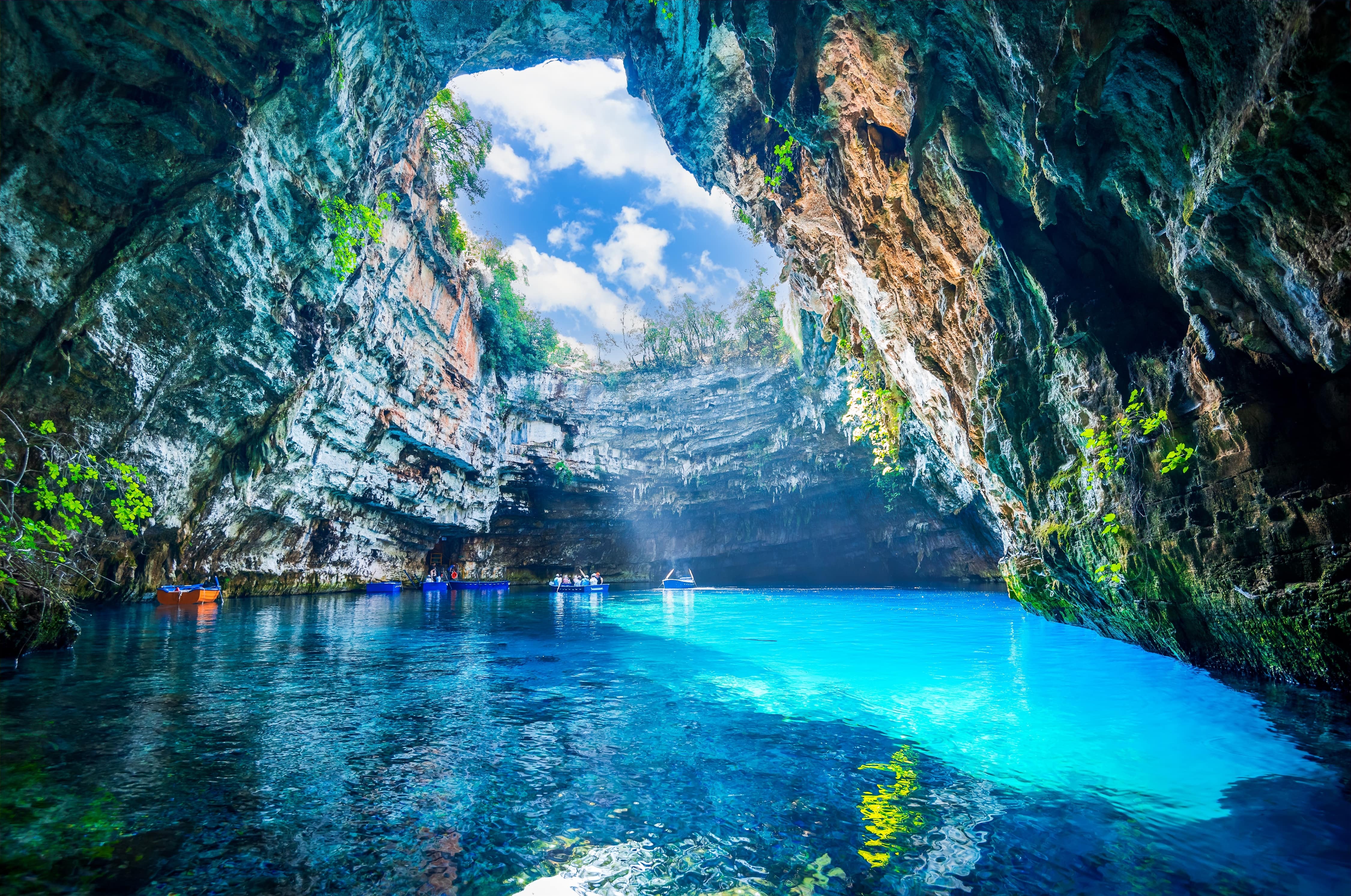 Pestera Melissani 